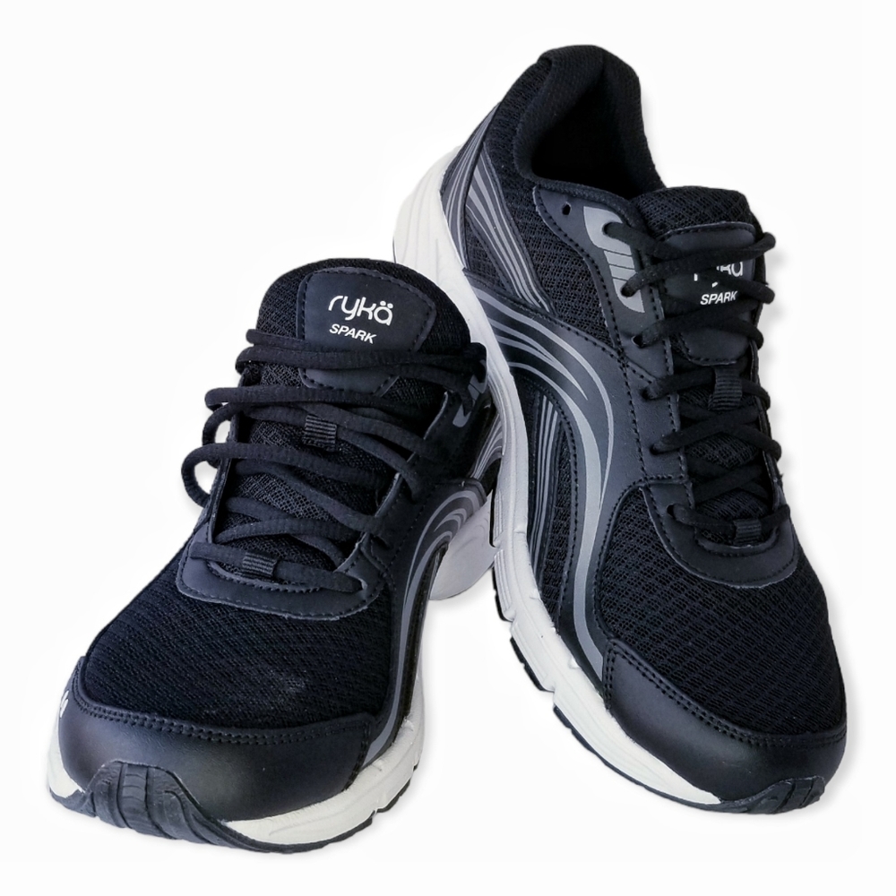 Ruka "Spark" Black and White Athletic Shoes Sneakers Woman's Size 9.5 M